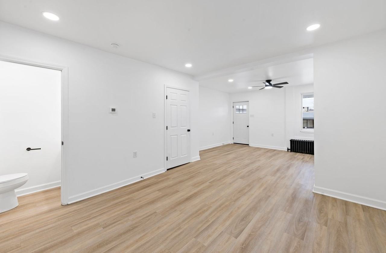 346 N 1st St - Photo 3 of 16