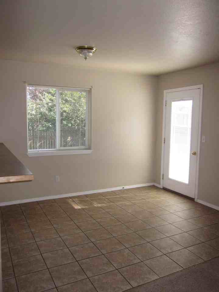 1964 Sw Reindeer Ave - Photo 6 of 11