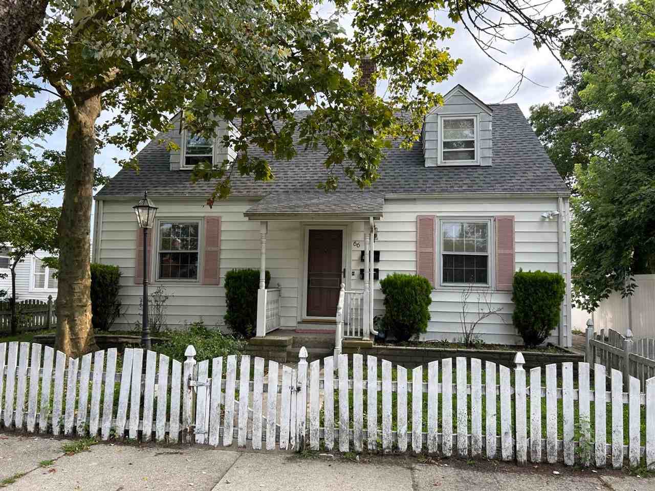 66 Tunis Ave - Photo 2 of 11