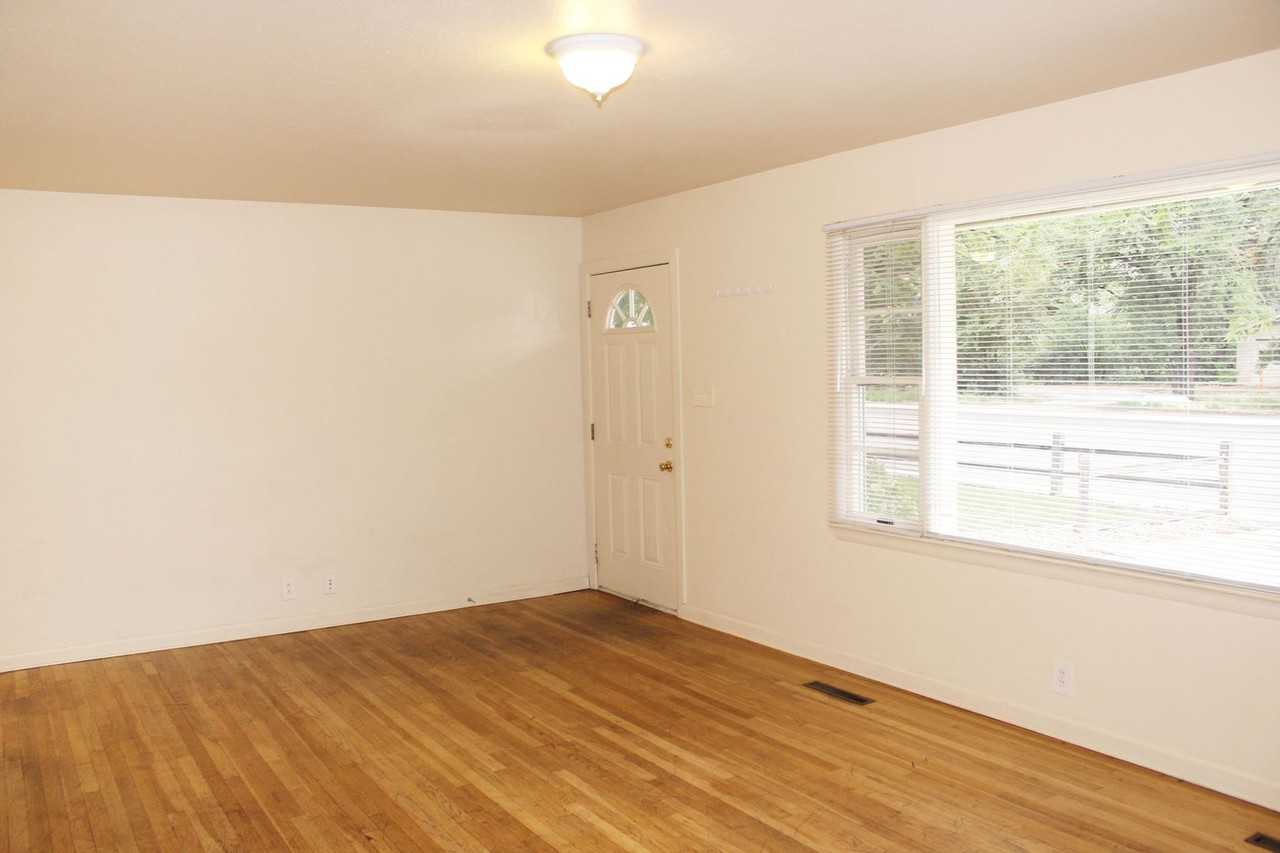 605 W Prospect Rd - Photo 2 of 12