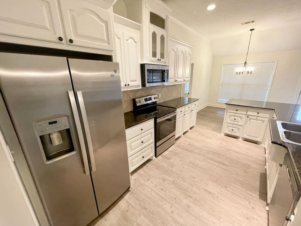 446 Pinebrook Cir - Photo 4 of 24