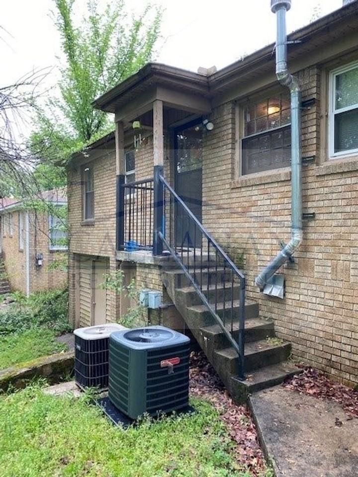105 Delmar Ave - Photo 3 of 13