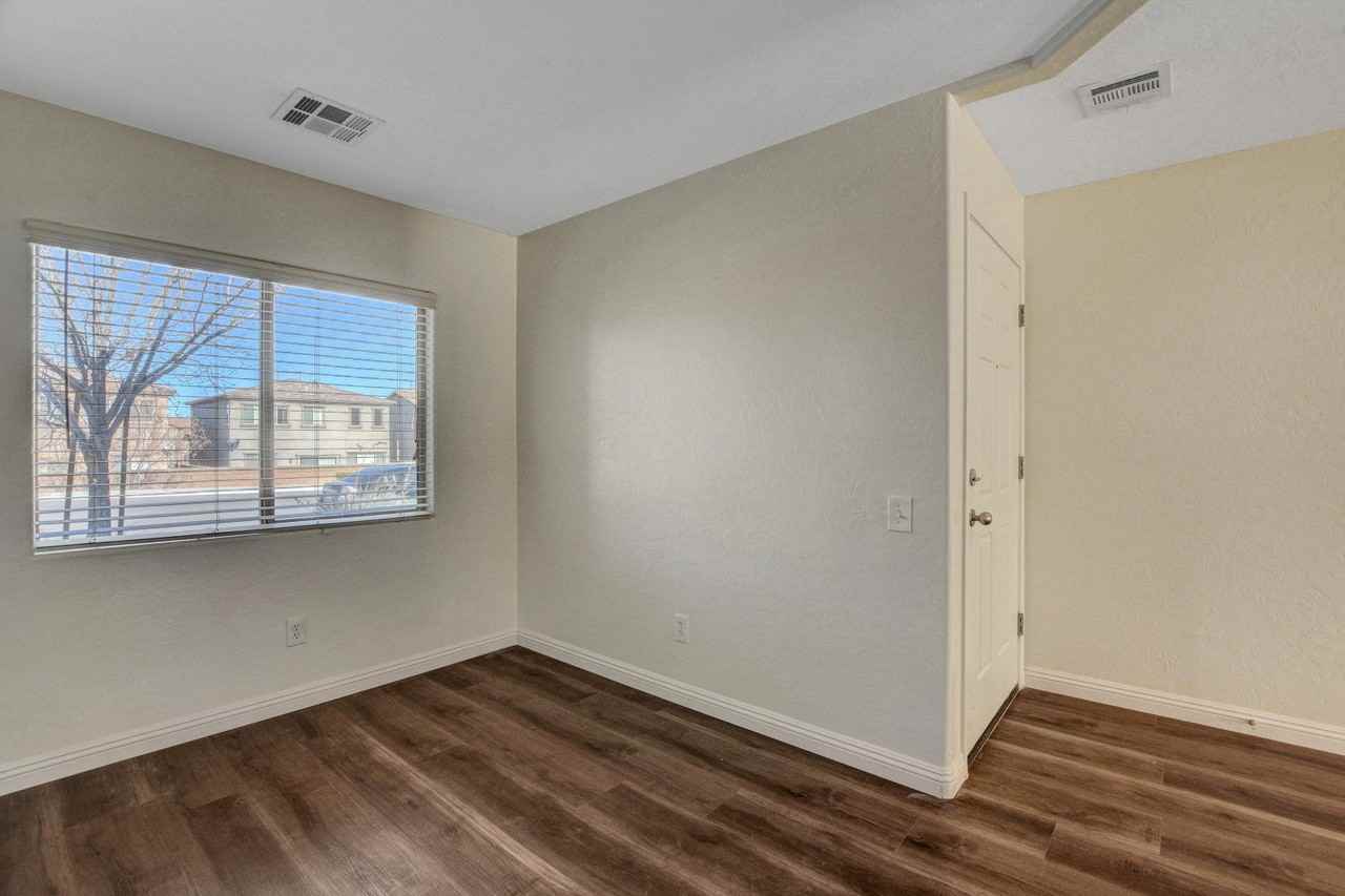 8933 Agate Ave - Photo 3 of 28