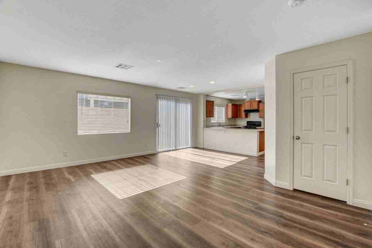 8933 Agate Ave - Photo 4 of 28