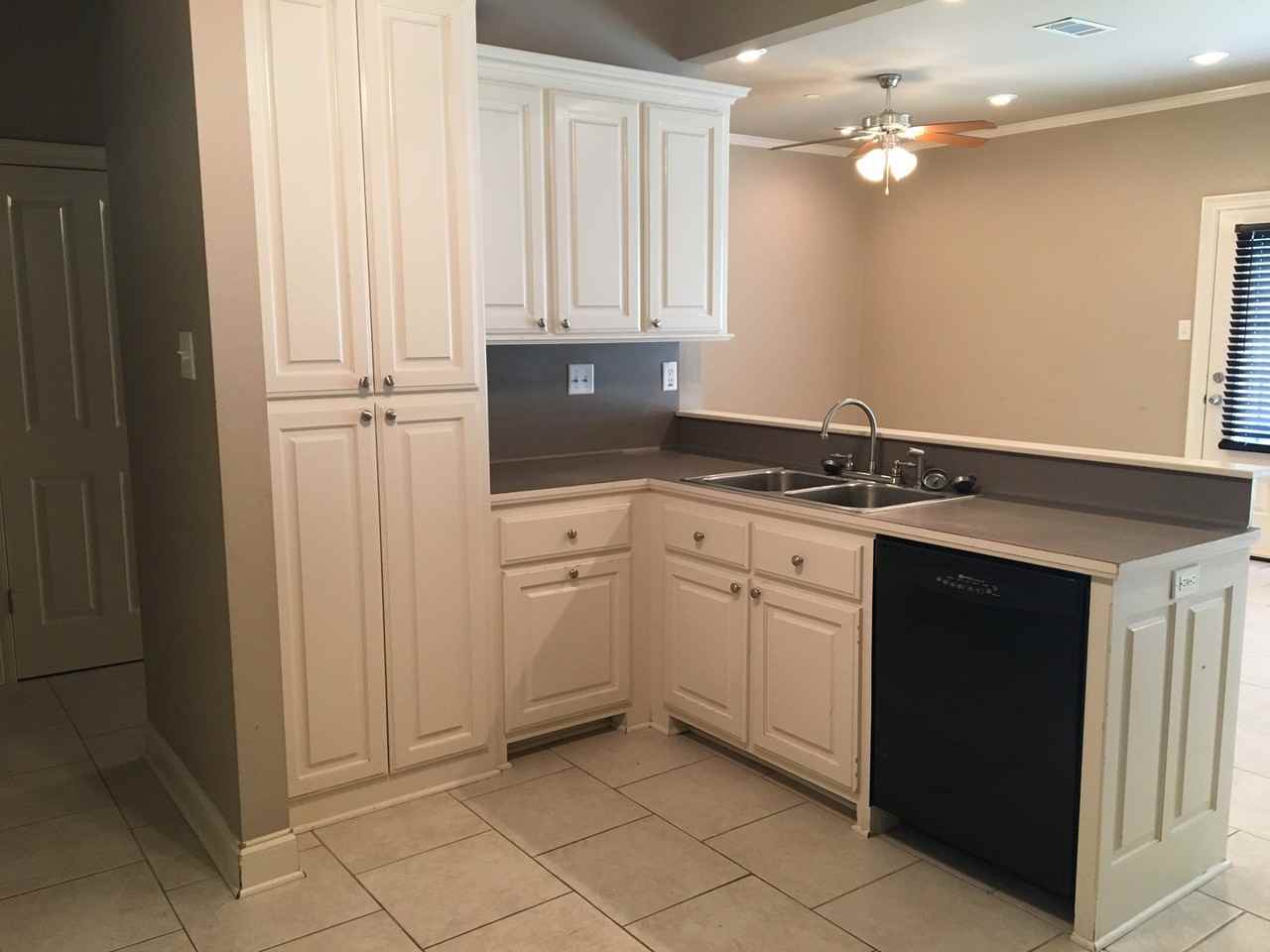 910 S Audubon Place Ave - Photo 5 of 9