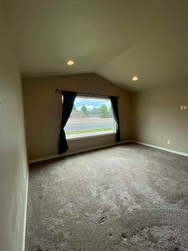 925 Ne Whistle Way - Photo 2 of 15