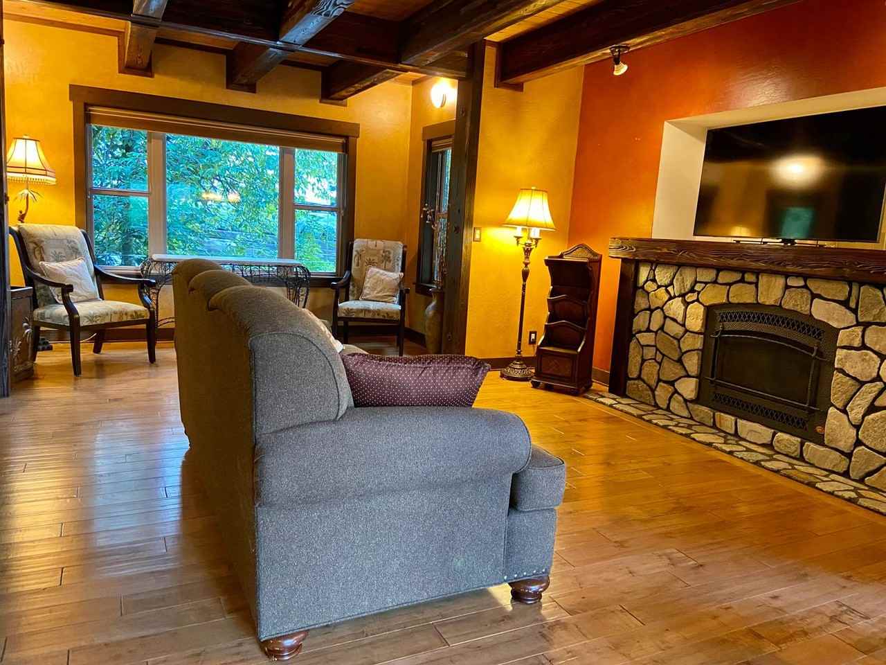 4735 Cable St - Photo 3 of 12