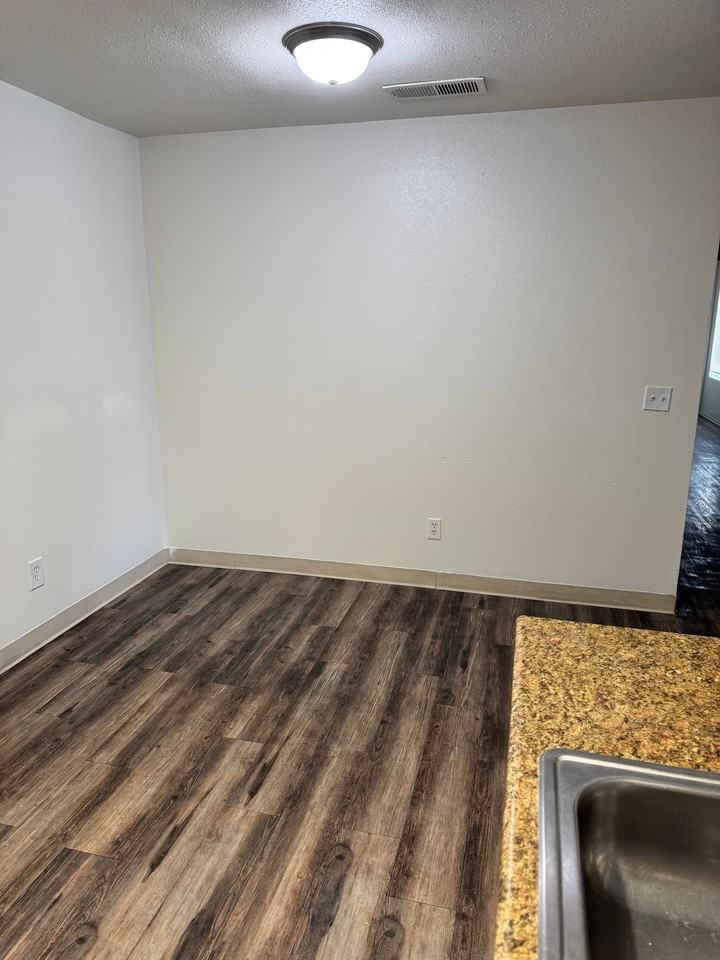 Coventry Place Apartments - Photo 6 of 14