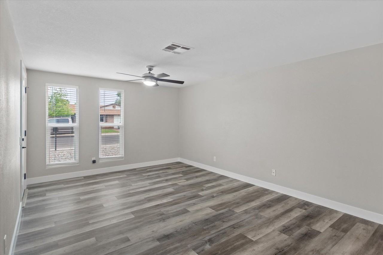 1604 W Colt Rd - Photo 6 of 41