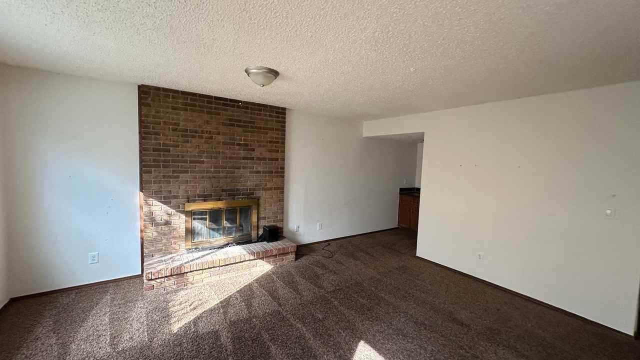 2460 Leghorn Dr - Photo 2 of 11