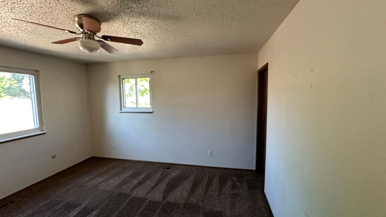 2460 Leghorn Dr - Photo 5 of 11