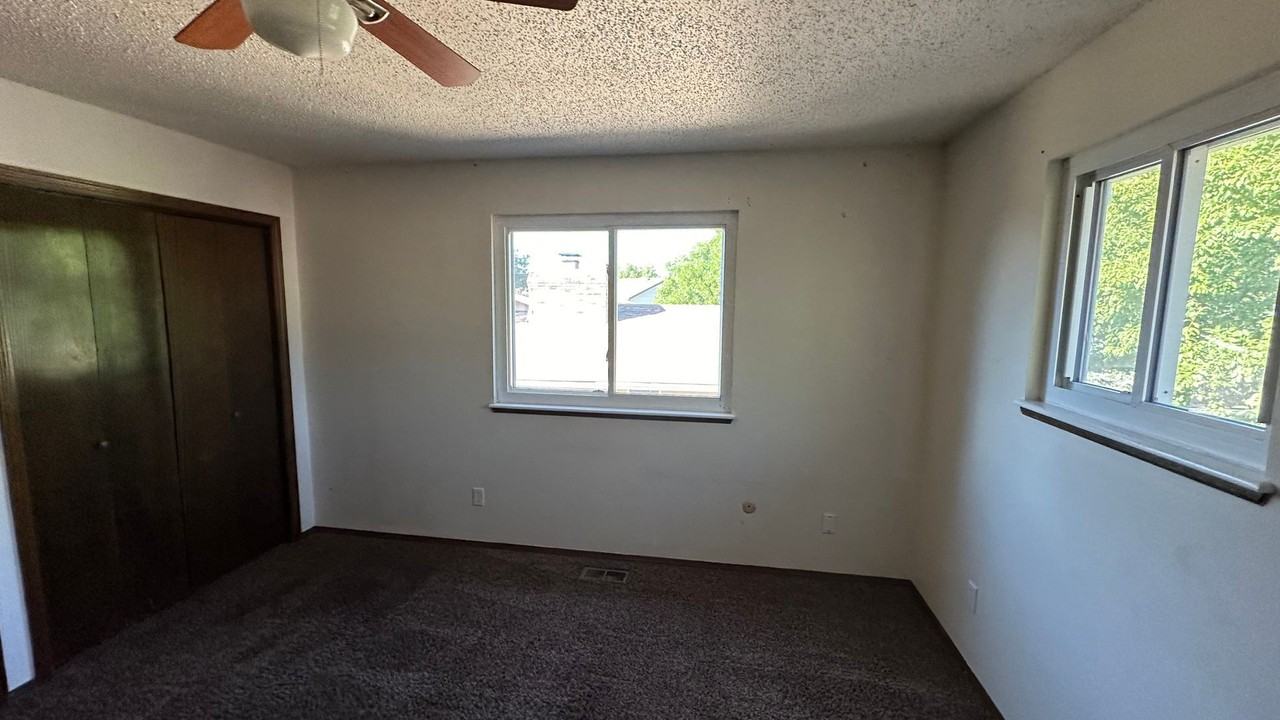 2460 Leghorn Dr - Photo 7 of 11