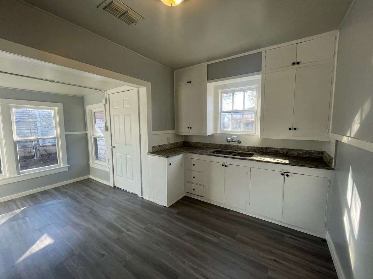 1801 S 11th St - Photo 3 of 7