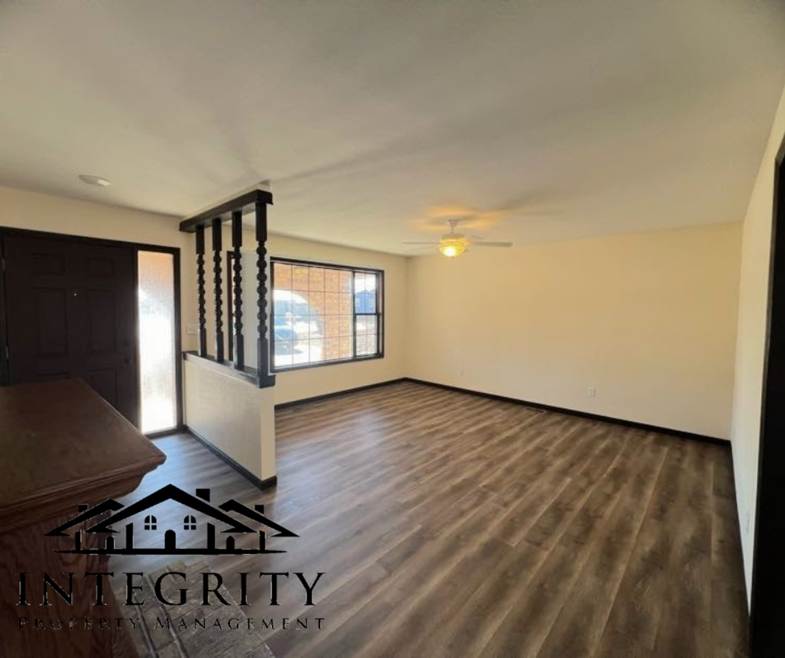 14455 Hilltop Rd - Photo 3 of 15