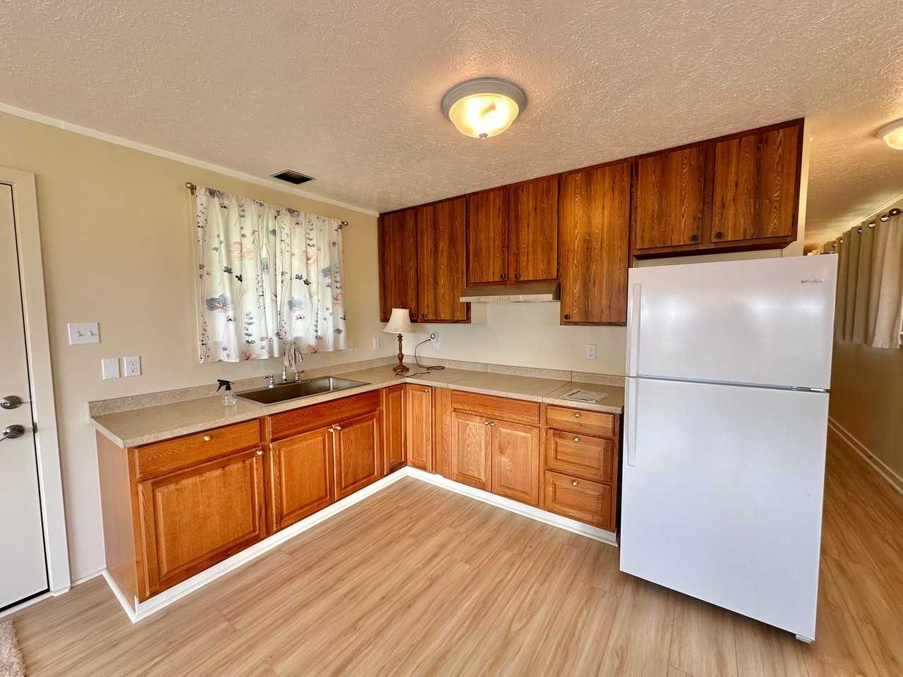 2533 2533 Main St. - Attached Studio - Photo 4 of 14