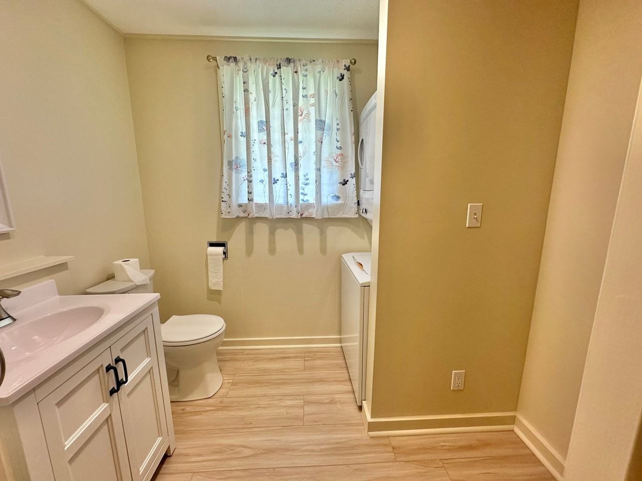 2533 2533 Main St. - Attached Studio - Photo 7 of 14