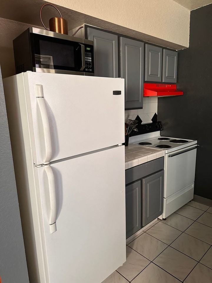 1137 N Sherman St - Photo 7 of 25