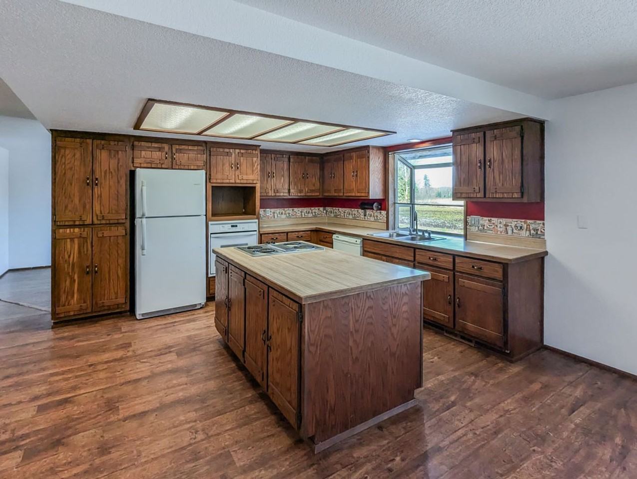 1805 200th St Ne - Photo 2 of 12