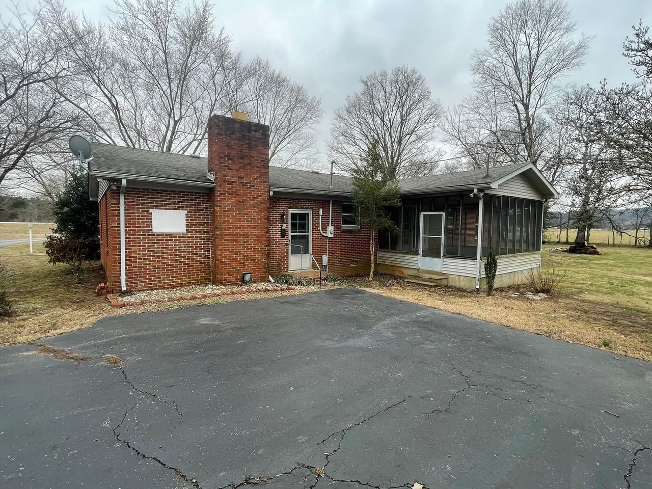 3074 Bowling Green Rd - Photo 2 of 16