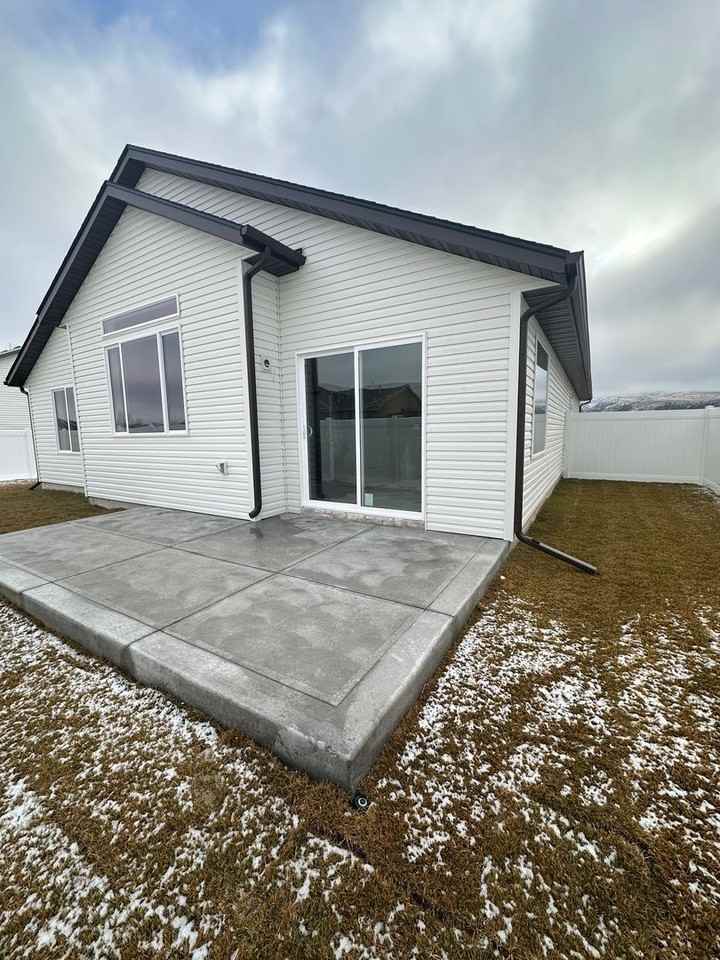 1046 Alpine Ave - Photo 3 of 48