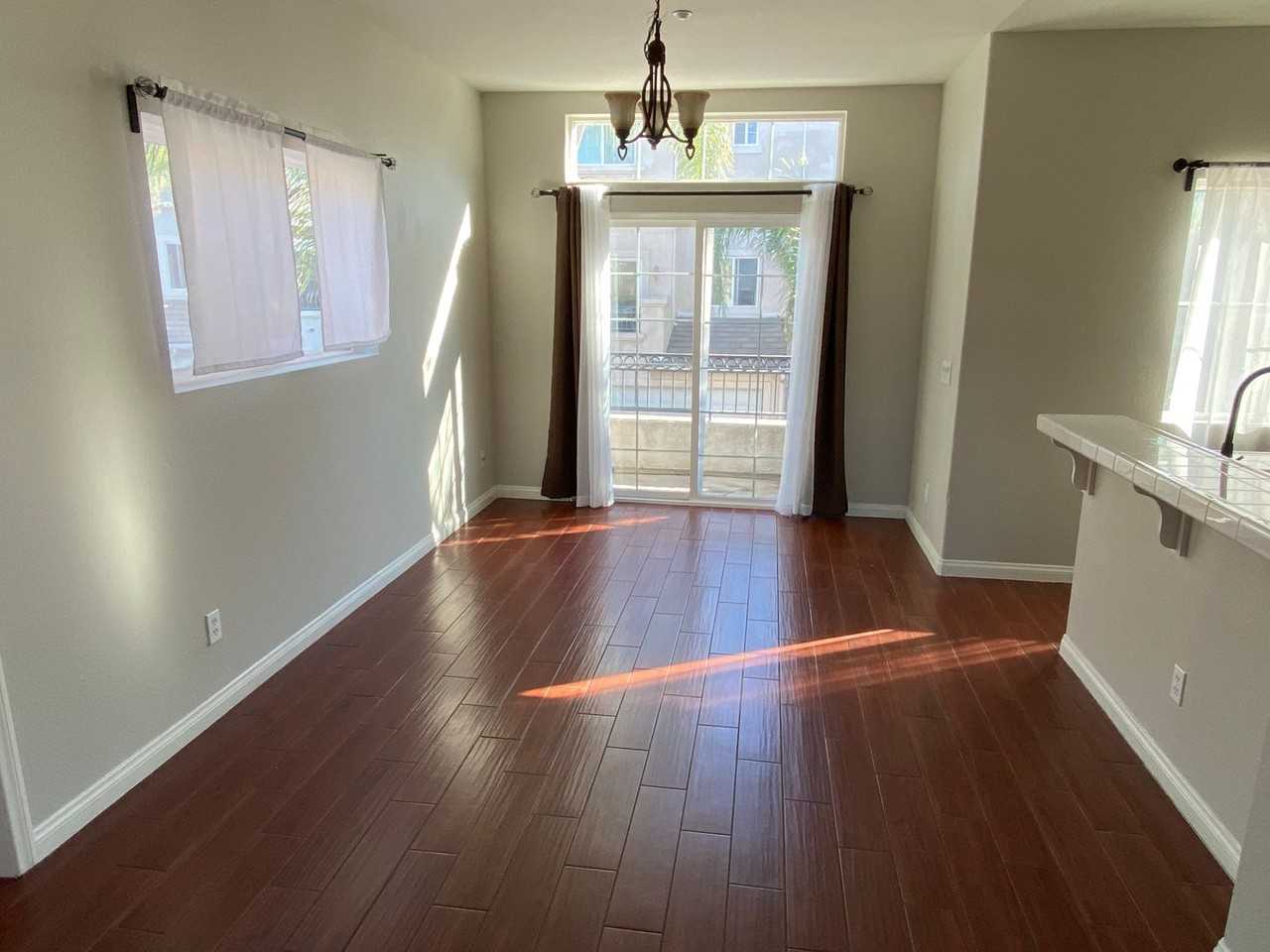 6370 Akins Ave - Photo 4 of 19