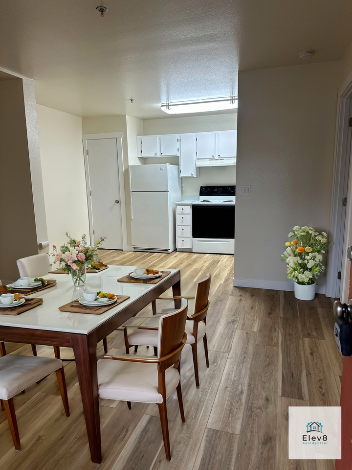 Oakes Street Apartments - Photo 5 of 17