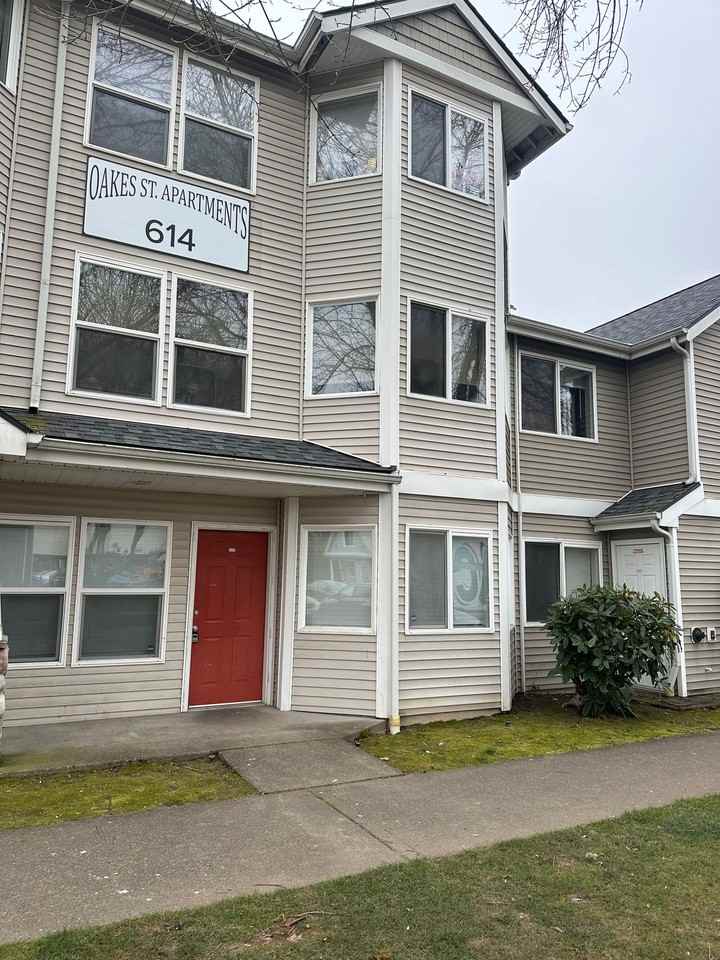 Oakes Street Apartments - Photo 3 of 10