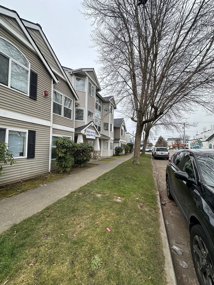 Oakes Street Apartments - Photo 4 of 10