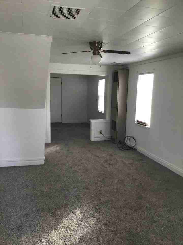 1024 E Chippewa St - Photo 2 of 17