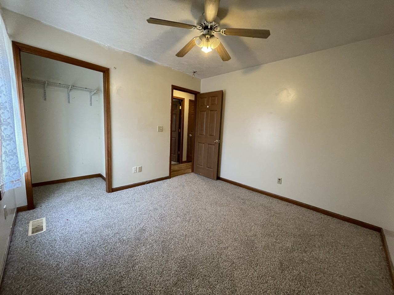 522 N Maple St - Photo 2 of 10