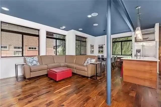 2415 Forest Ave - Photo 2 of 33