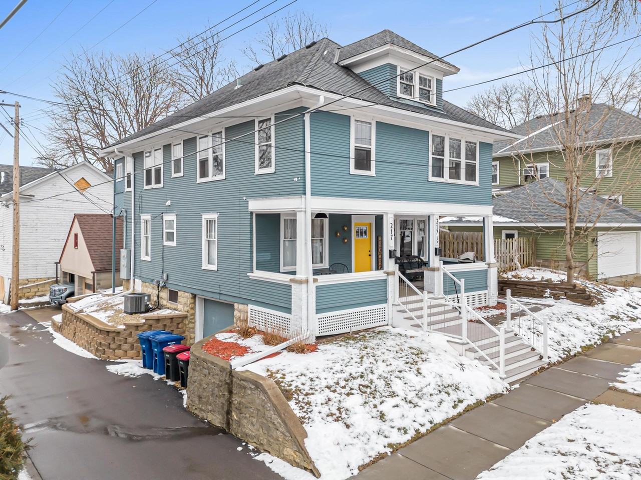 217 Franklin St - Photo 3 of 21