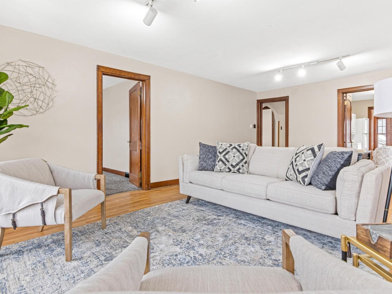 217 Franklin St - Photo 2 of 21