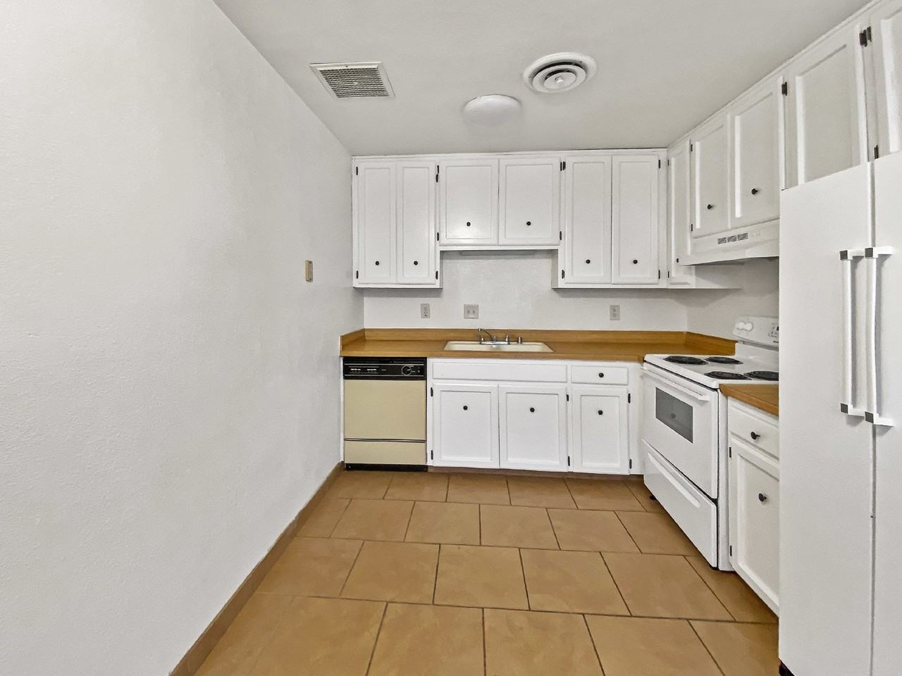 209 N Alvord St #B - Photo 4 of 15