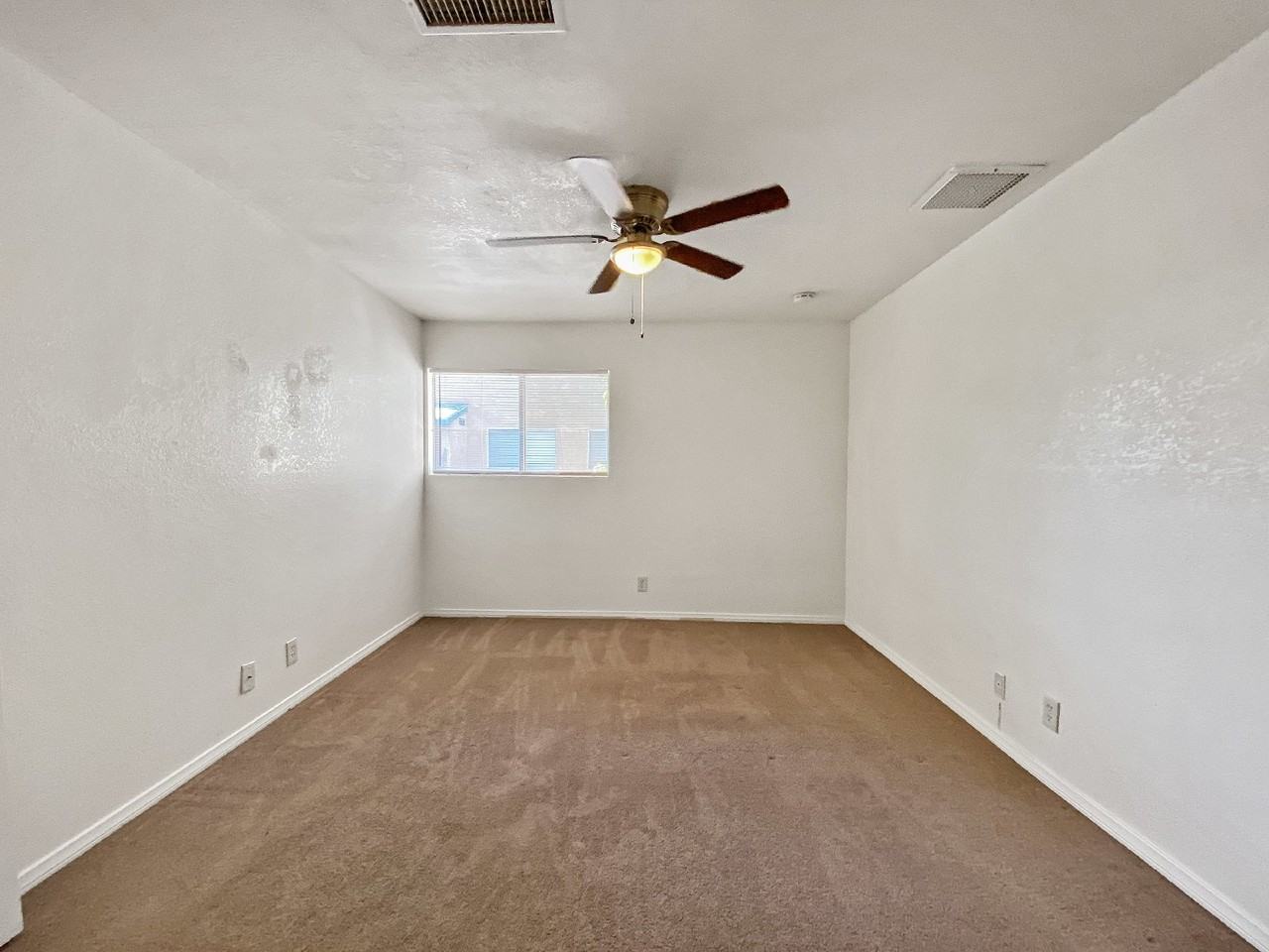 209 N Alvord St #B - Photo 6 of 15