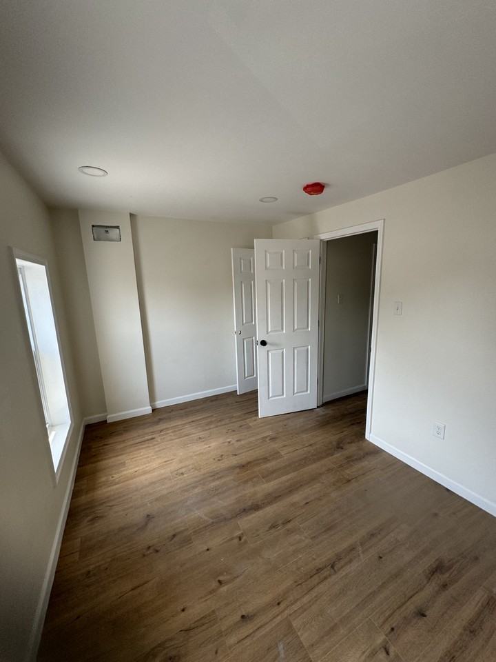 1105 W 2nd St - Photo 2 of 16