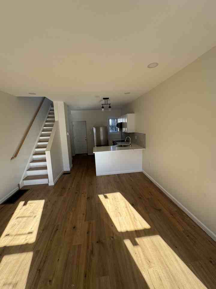 1105 W 2nd St - Photo 3 of 16