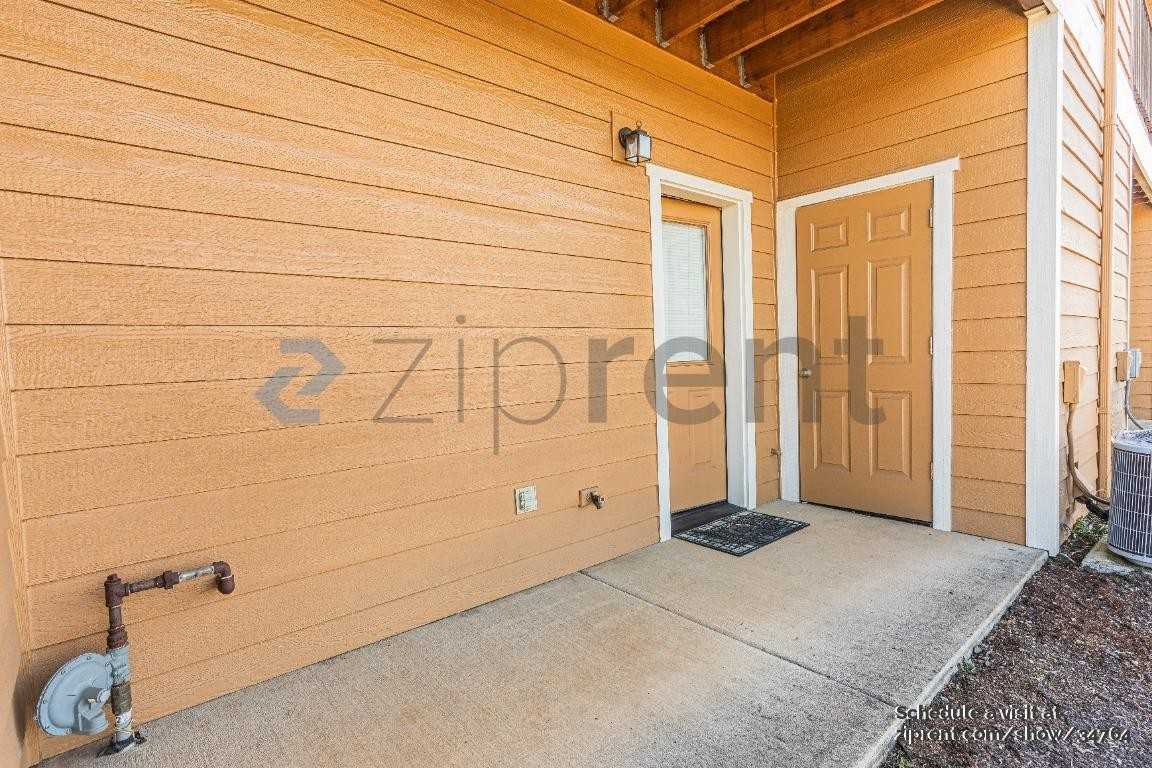 6043 Blue River Dr Se - Photo 2 of 18