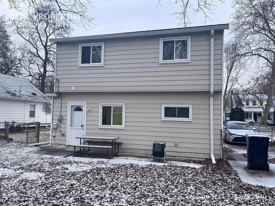 704 Virginia Pl - Photo 2 of 19