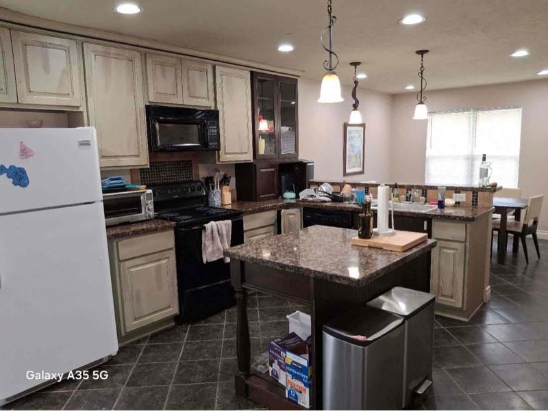 129B Richards St - Photo 2 of 15