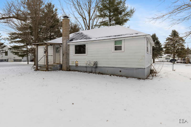 810 E Elm St - Photo 2 of 14