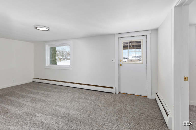 810 E Elm St - Photo 3 of 14