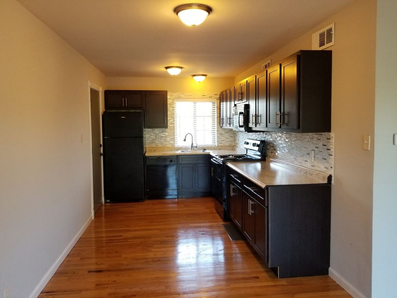 Anic Manor Apartments - Photo 2 of 13