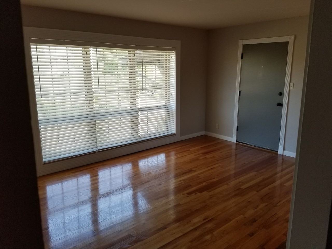 Anic Manor Apartments - Photo 6 of 13