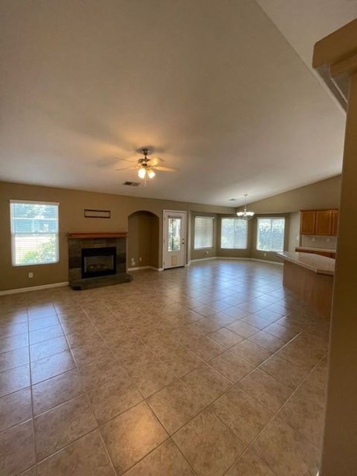 236 S Argyle Pl - Photo 4 of 18