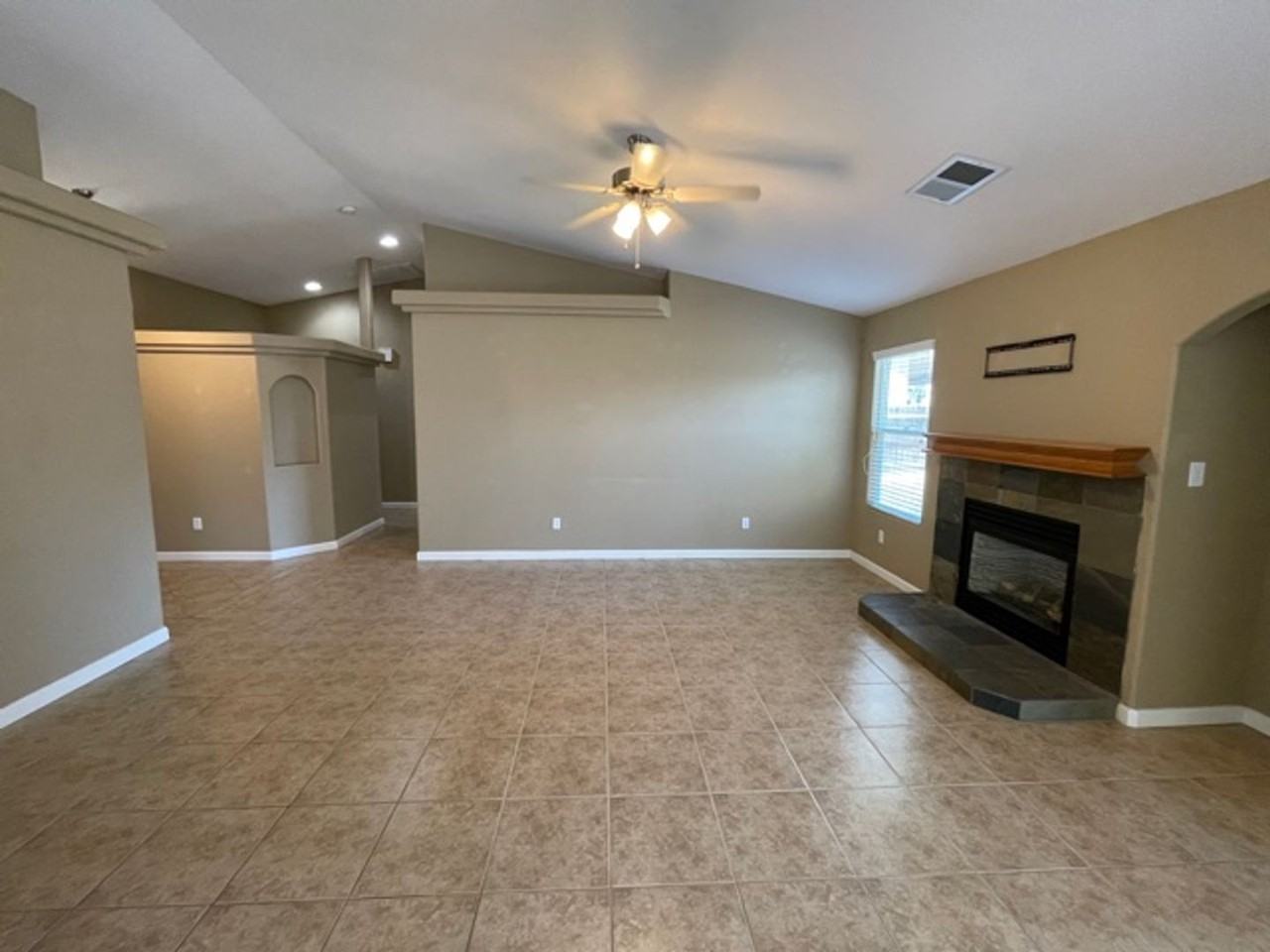 236 S Argyle Pl - Photo 5 of 18