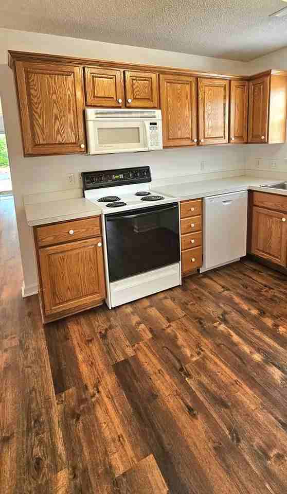 1533 Tinkertown Ave - Photo 6 of 32