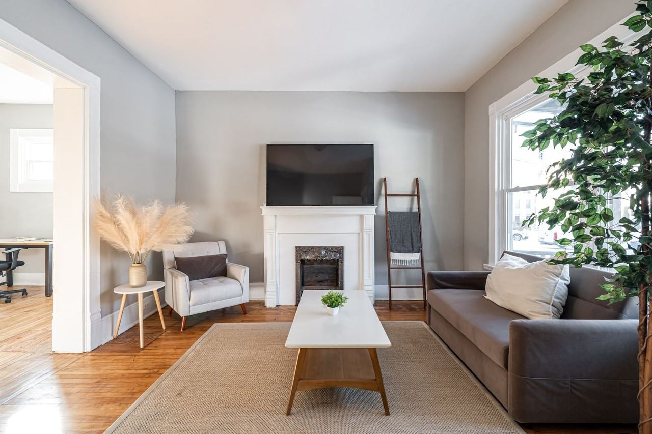 2416 N Frederick Ave - Photo 3 of 33