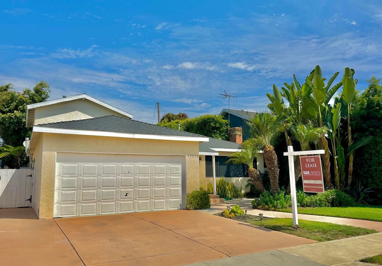 12033 Hammack St - Photo 2 of 20