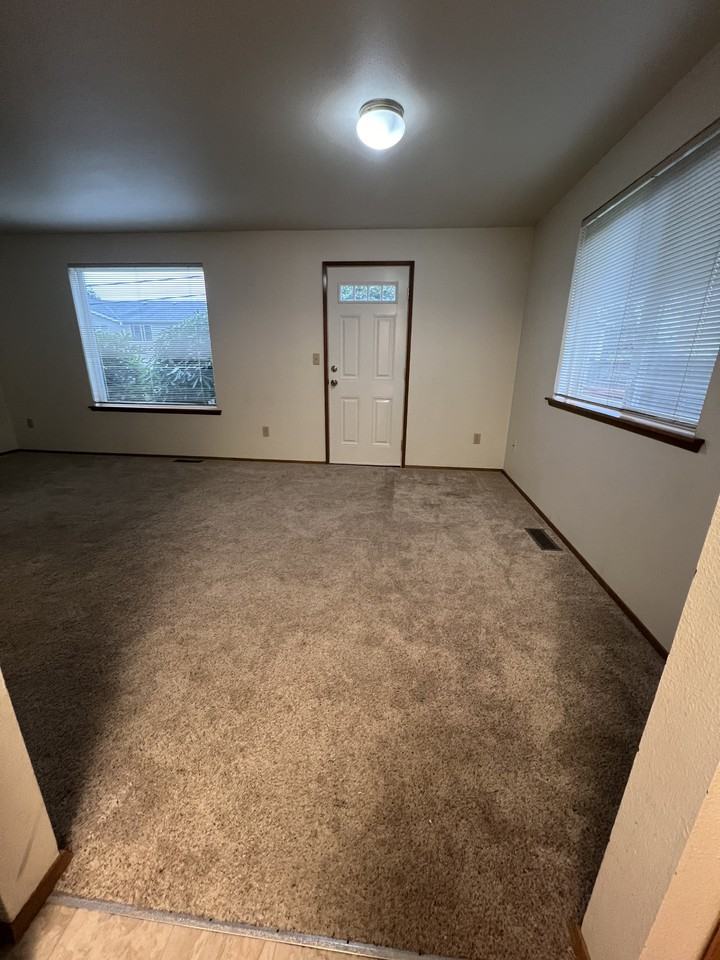 722 14th Ave Se #NA - Photo 3 of 27